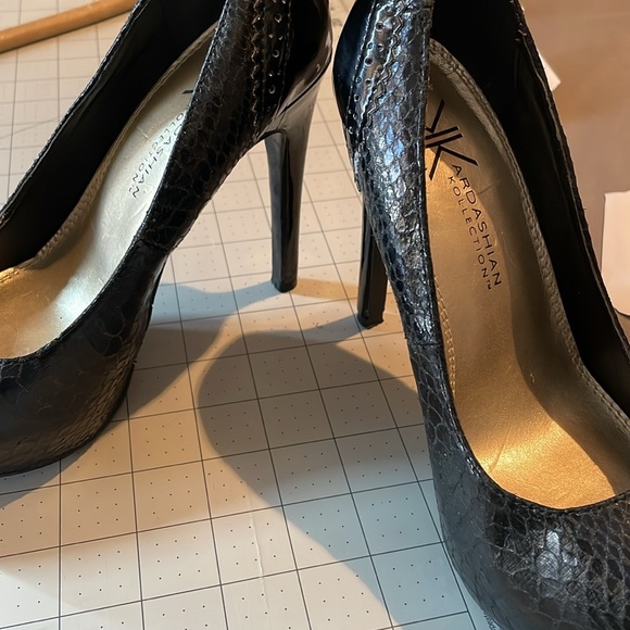 Black Pumps 5” Heel size 6 Faux Snake Embossed with Patton Heel Women’s Shoes - Picture 5 of 8